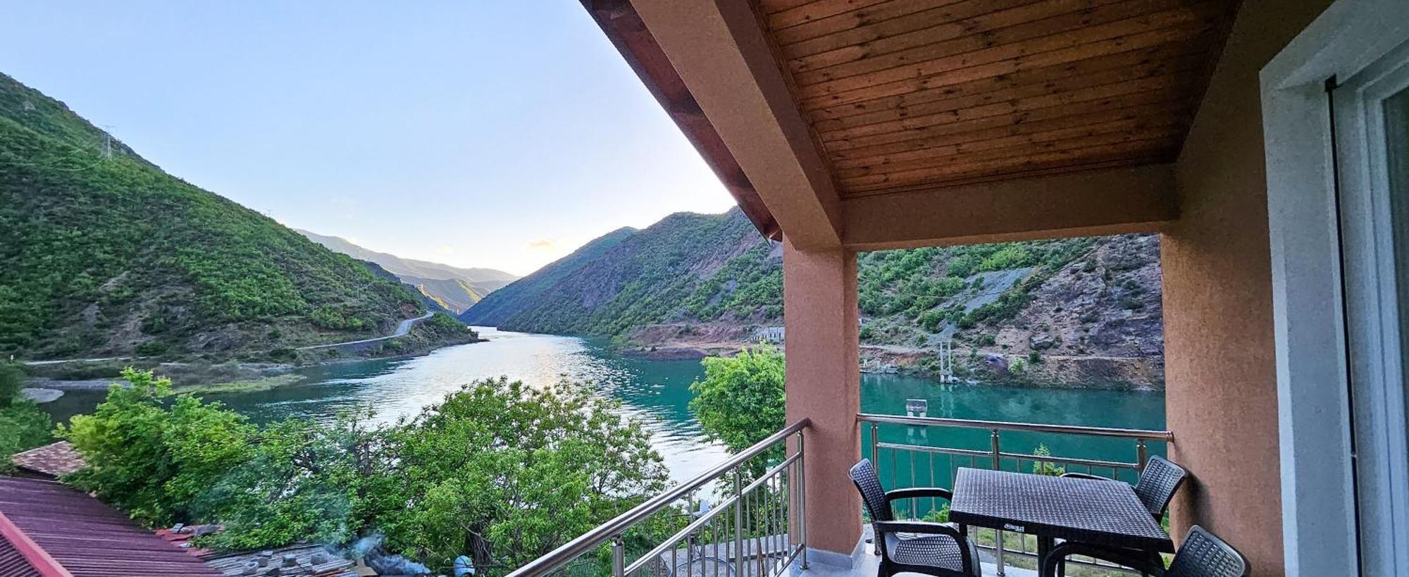 Leilighet Koman_lakeview_apartments